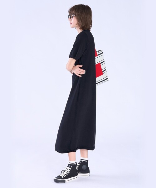 To b. by agnes b.（トゥービーバイアニエスベー）の「WEBスペシャル ショルダーボタン コットン 半袖 ニット ワンピース（ワンピース・レディース・ブラック・FREE）」の3枚目の写真