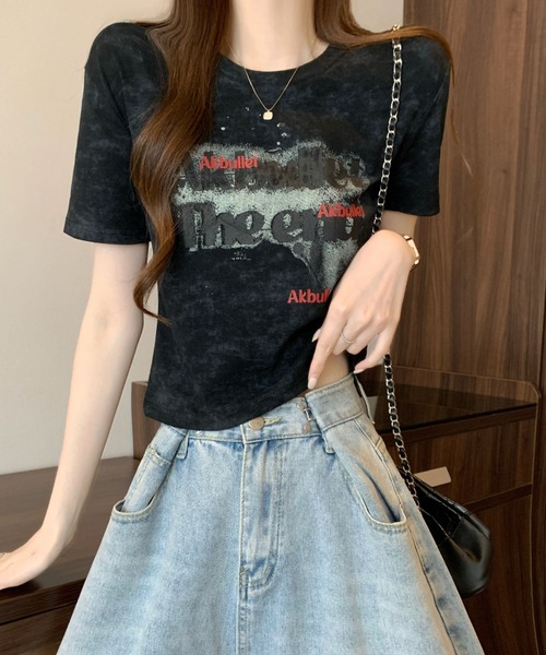 2ly2(トゥーリートゥー)の「ヴィンテージ風ロゴプリント クロップドTシャツ 半袖 コンパクトトップス(Tシャツ/カットソー・レディース・グレー/ベージュ/ホワイト/ブラック・FREE)」の10枚目の写真