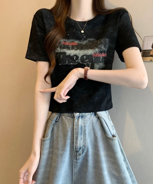 2ly2(トゥーリートゥー)の「ヴィンテージ風ロゴプリント クロップドTシャツ 半袖 コンパクトトップス(Tシャツ/カットソー・レディース・グレー/ベージュ/ホワイト/ブラック・FREE)」の12枚目の写真