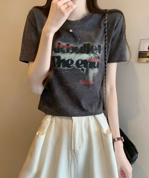 2ly2(トゥーリートゥー)の「ヴィンテージ風ロゴプリント クロップドTシャツ 半袖 コンパクトトップス(Tシャツ/カットソー・レディース・グレー/ベージュ/ホワイト/ブラック・FREE)」の17枚目の写真