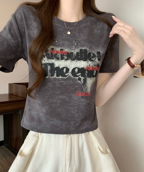 2ly2(トゥーリートゥー)の「ヴィンテージ風ロゴプリント クロップドTシャツ 半袖 コンパクトトップス(Tシャツ/カットソー・レディース・グレー/ベージュ/ホワイト/ブラック・FREE)」の18枚目の写真