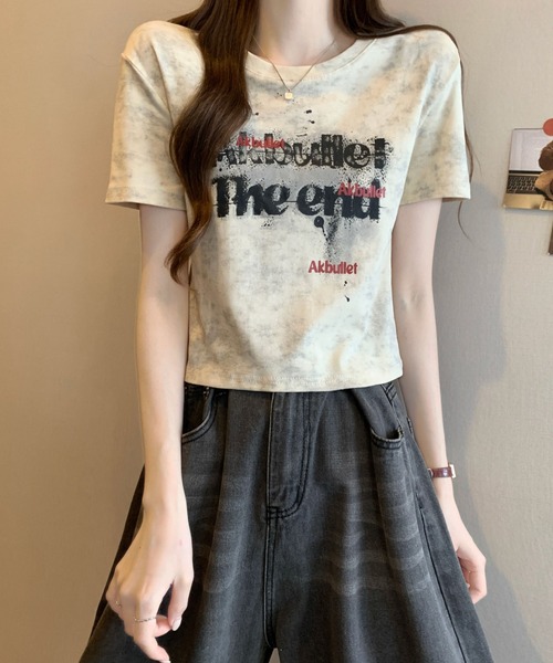 2ly2(トゥーリートゥー)の「ヴィンテージ風ロゴプリント クロップドTシャツ 半袖 コンパクトトップス(Tシャツ/カットソー・レディース・グレー/ベージュ/ホワイト/ブラック・FREE)」の20枚目の写真