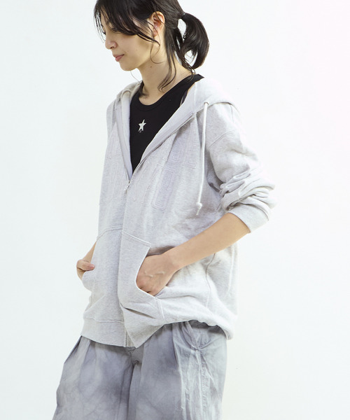 CONVERSE TOKYO(コンバーストウキョウ)の「PATCHWORK LOGO ZIP HOODIE(パーカー・レディース・ネイビー/ライトグレー/ブラック・SMALL/MEDIUM)」の4枚目の写真