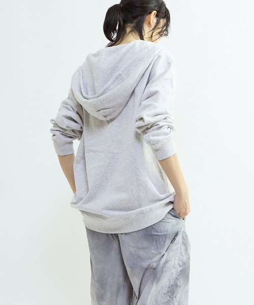 CONVERSE TOKYO(コンバーストウキョウ)の「PATCHWORK LOGO ZIP HOODIE(パーカー・レディース・ネイビー/ライトグレー/ブラック・SMALL/MEDIUM)」の6枚目の写真