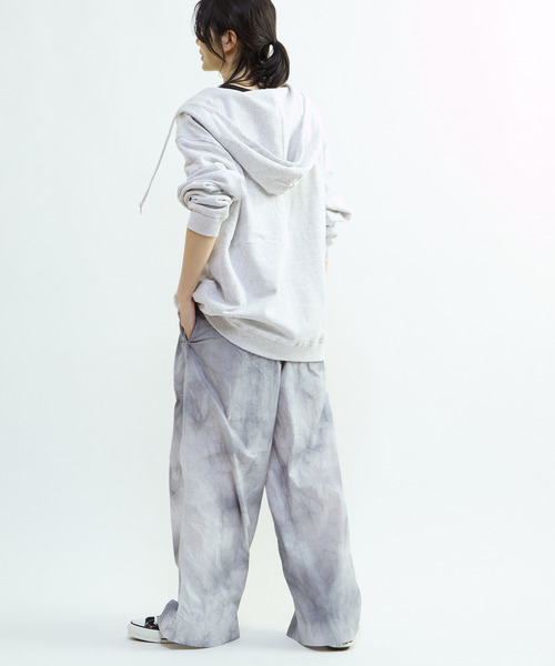 CONVERSE TOKYO(コンバーストウキョウ)の「PATCHWORK LOGO ZIP HOODIE(パーカー・レディース・ネイビー/ライトグレー/ブラック・SMALL/MEDIUM)」の8枚目の写真