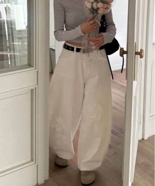 FREE STYLISTS（フリー スタイリスト）の「YUGA_YGMC　　Korean-style  Flower embroidered barrel pants（デニムパンツ・レディース・ホワイト・S/M/L）」の12枚目の写真