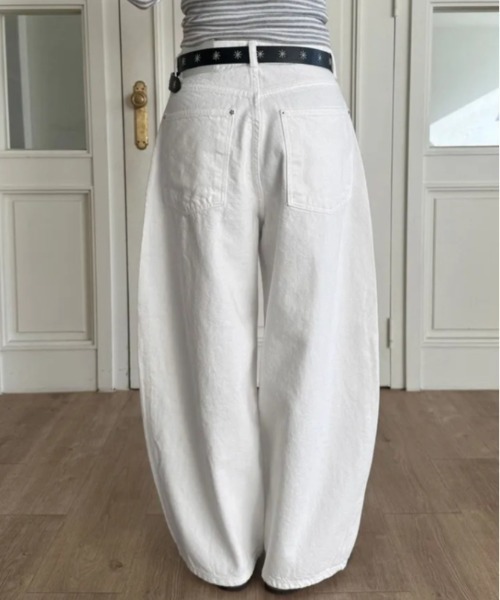 FREE STYLISTS（フリー スタイリスト）の「YUGA_YGMC　　Korean-style  Flower embroidered barrel pants（デニムパンツ・レディース・ホワイト・S/M/L）」の4枚目の写真