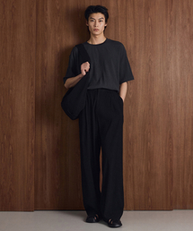TNGT（ティーエヌジーティー）の「Kinoshita Seersucker Maxi-Wide Pants (Black) TNPA6E207BK（スラックス）」