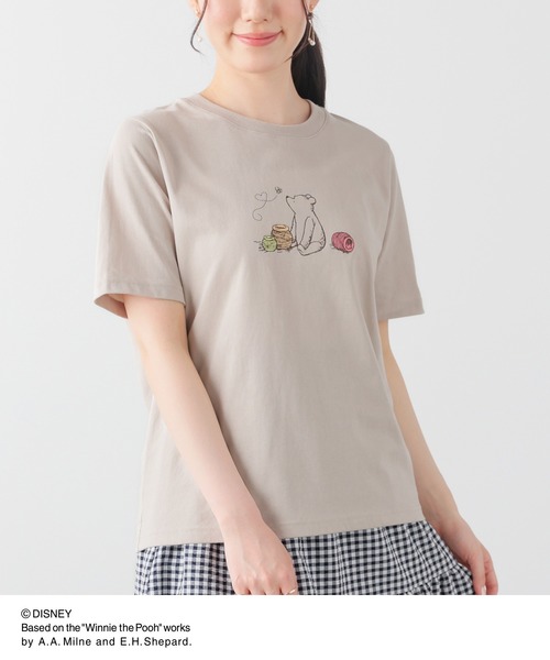 Honeys(ハニーズ)の「【UVカット】プーさん/半袖Tシャツ(Tシャツ/カットソー・レディース・オフホワイト/ブラック/ネイビー/ベージュ/ピンク・L/LL/M/S)」の3枚目の写真