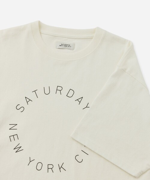 Saturdays NYC（サタデーズ ニューヨークシティ ）の「Circular Saturdays Logo T-Shirt（Tシャツ/カットソー・メンズ・ホワイト/ブラック/ダークブラウン/イエロー・S/M/XL/L）」の12枚目の写真