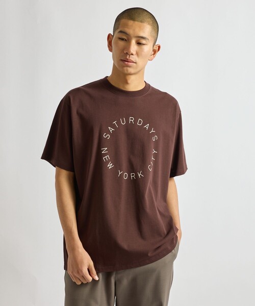 Saturdays NYC（サタデーズ ニューヨークシティ ）の「Circular Saturdays Logo T-Shirt（Tシャツ/カットソー・メンズ・ホワイト/ブラック/ダークブラウン/イエロー・S/M/XL/L）」の3枚目の写真