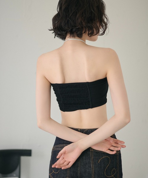 LAULEN(ローレン)の「back shirring cup In bandeau /バックシャーリングカップインベアトップ(チューブトップ・レディース・アイボリー/ブラック・FREE)」の4枚目の写真