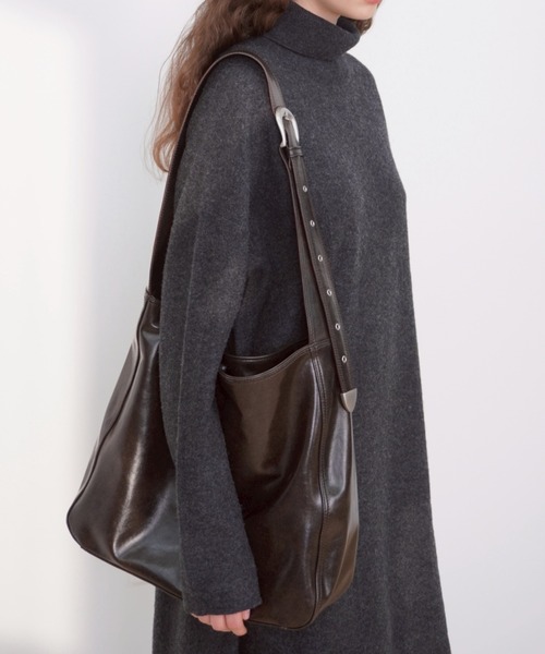 Never mind the XU / Chikashitsu+(ネバーマインド ザ エックスユー / チカシツプラス)の「【HAH ARCHIVE】HH Belted Bag 2-Way / 【ハーアーカイブ】HHベルテッドバッグ2ウェイワンショルダーバッグ(ショルダーバッグ・メンズ・ブラウン/ブラック・ONE SIZE)」の5枚目の写真