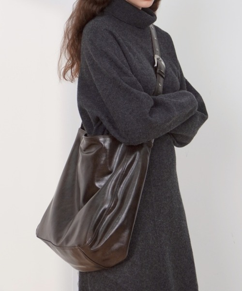 Never mind the XU / Chikashitsu+(ネバーマインド ザ エックスユー / チカシツプラス)の「【HAH ARCHIVE】HH Belted Bag 2-Way / 【ハーアーカイブ】HHベルテッドバッグ2ウェイワンショルダーバッグ(ショルダーバッグ・メンズ・ブラウン/ブラック・ONE SIZE)」の3枚目の写真
