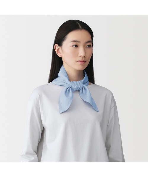 無印良品(ムジルシリョウヒン)の「UVカットリヨセルリネンポケット付きスカーフ(バンダナ/スカーフ・レディース・ライトオレンジ系/ライトブルー・FREE)」の2枚目の写真