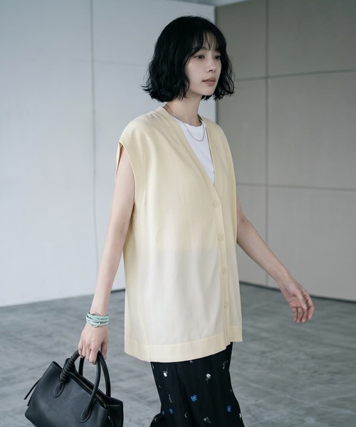 STYLE DELI(スタイルデリ)の「【BLK001】レーヨンポリVネックオーバーサイズベスト(ベスト・レディース・アイボリー/ブラック・FREE)」の2枚目の写真