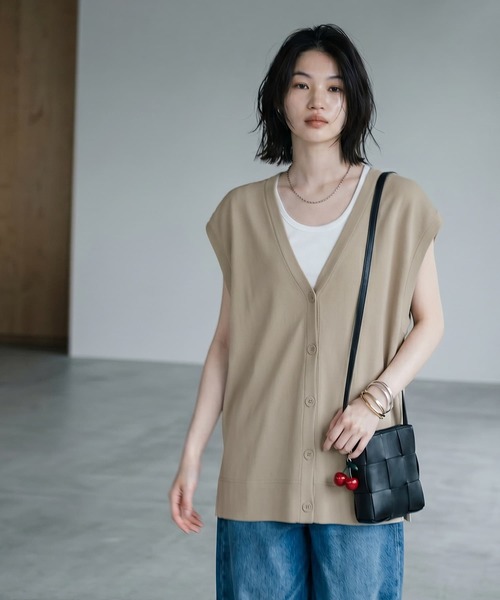 STYLE DELI(スタイルデリ)の「【BLK001】レーヨンポリVネックオーバーサイズベスト(ベスト・レディース・アイボリー/ブラック・FREE)」の3枚目の写真