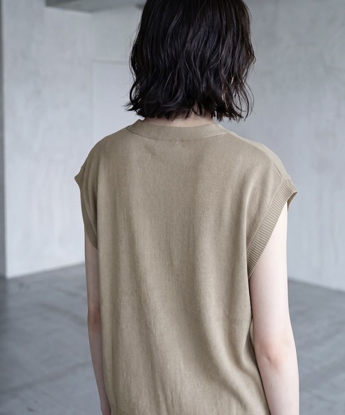 STYLE DELI(スタイルデリ)の「【BLK001】レーヨンポリVネックオーバーサイズベスト(ベスト・レディース・アイボリー/ブラック・FREE)」の5枚目の写真