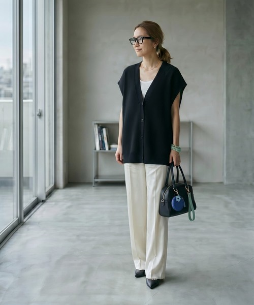 STYLE DELI(スタイルデリ)の「【BLK001】レーヨンポリVネックオーバーサイズベスト(ベスト・レディース・アイボリー/ブラック・FREE)」の9枚目の写真