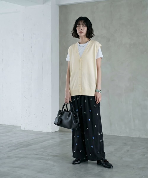 STYLE DELI(スタイルデリ)の「【BLK001】レーヨンポリVネックオーバーサイズベスト(ベスト・レディース・アイボリー/ブラック・FREE)」の13枚目の写真