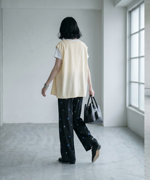 STYLE DELI(スタイルデリ)の「【BLK001】レーヨンポリVネックオーバーサイズベスト(ベスト・レディース・アイボリー/ブラック・FREE)」の15枚目の写真