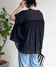 バックテープシアーブラウス