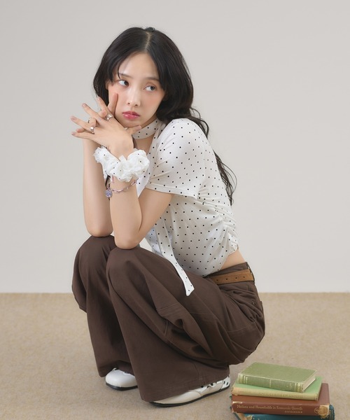 apres jour mignon(アプレジュールミニョン)の「タイ付きドットTシャツ(Tシャツ/カットソー・レディース・ブラウン系その他/オフホワイト/ブラック・LARGE/フリー)」の4枚目の写真
