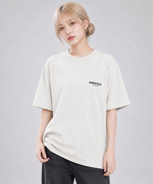 FOG ESSENTIALS(エフオージーエッセンシャルズ)の「【FOG ESSENTIALS】エッセンシャルズ FRONT BACK LOGO PRINT BOXY TEE SS ロゴ Tシャツ(Tシャツ/カットソー・メンズ・オートミール/ブラック/ホワイト系その他・MEDIUM/SMALL/X-LARGE/LARGE)」の11枚目の写真
