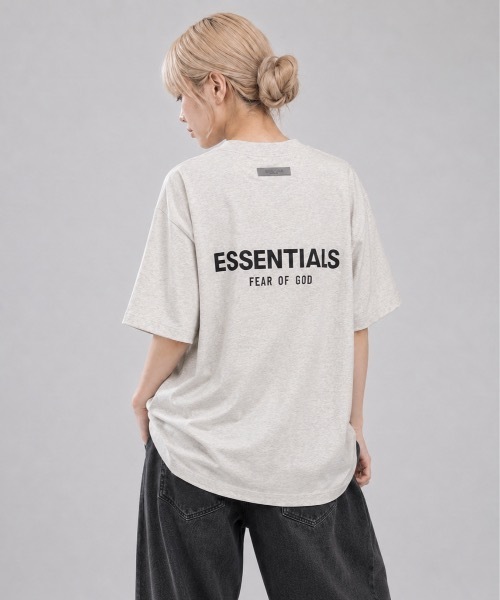 FOG ESSENTIALS(エフオージーエッセンシャルズ)の「【FOG ESSENTIALS】エッセンシャルズ FRONT BACK LOGO PRINT BOXY TEE SS ロゴ Tシャツ(Tシャツ/カットソー・メンズ・オートミール/ブラック/ホワイト系その他・MEDIUM/SMALL/X-LARGE/LARGE)」の10枚目の写真