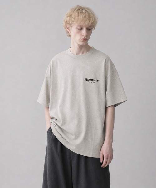 FOG ESSENTIALS(エフオージーエッセンシャルズ)の「【FOG ESSENTIALS】エッセンシャルズ FRONT BACK LOGO PRINT BOXY TEE SS ロゴ Tシャツ(Tシャツ/カットソー・メンズ・オートミール/ブラック/ホワイト系その他・MEDIUM/SMALL/X-LARGE/LARGE)」の14枚目の写真