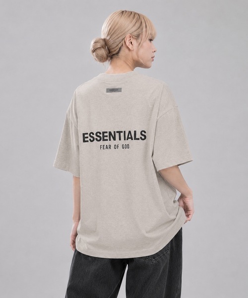 FOG ESSENTIALS(エフオージーエッセンシャルズ)の「【FOG ESSENTIALS】エッセンシャルズ FRONT BACK LOGO PRINT BOXY TEE SS ロゴ Tシャツ(Tシャツ/カットソー・メンズ・オートミール/ブラック/ホワイト系その他・MEDIUM/SMALL/X-LARGE/LARGE)」の16枚目の写真