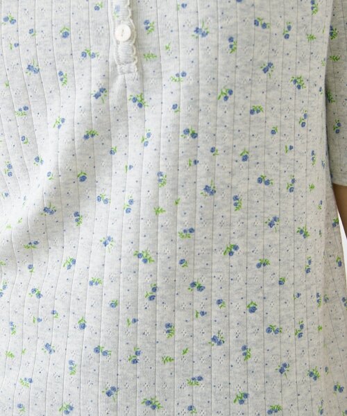 COLONY 2139(コロニートゥーワンスリーナイン)の「小花柄ヘンリーネックTシャツ(Tシャツ/カットソー・レディース・グレー/ネイビー・FREE)」の10枚目の写真