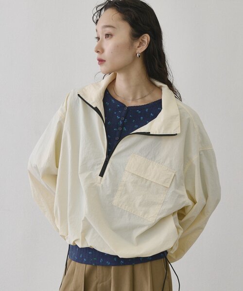 COLONY 2139(コロニートゥーワンスリーナイン)の「小花柄ヘンリーネックTシャツ(Tシャツ/カットソー・レディース・グレー/ネイビー・FREE)」の16枚目の写真