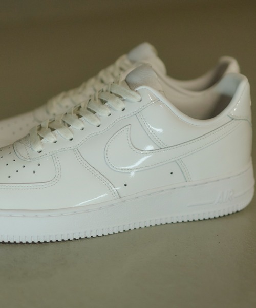 NIKE(ナイキ)の「AIR FORCE 1 '07 PRM IV2857-100(スニーカー・メンズ・ホワイト・26.0cm/24.0cm/29.0cm/28.5cm/28.0cm/27.5cm/27.0cm/26.5cm/25.5cm/25.0cm/24.5cm)」の3枚目の写真