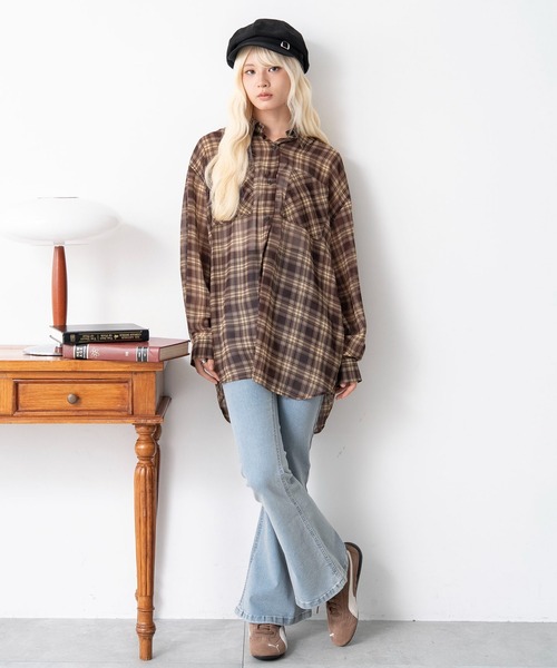 WEGO(ウィゴー)の「WEGO/【26年春夏新作】2WAYオフショルシアーチェックシャツ(シャツ/ブラウス・レディース・ネイビー/ブラウン・FREE)」の4枚目の写真
