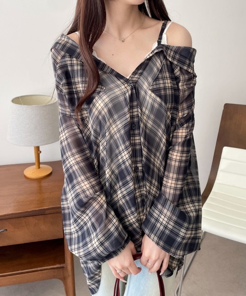 WEGO(ウィゴー)の「WEGO/【26年春夏新作】2WAYオフショルシアーチェックシャツ(シャツ/ブラウス・レディース・ネイビー/ブラウン・FREE)」の2枚目の写真