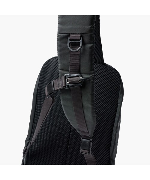 BRIEFING(ブリーフィング)の「MFC SLING CAMO(ショルダーバッグ・メンズ・チャコール・FREE)」の7枚目の写真