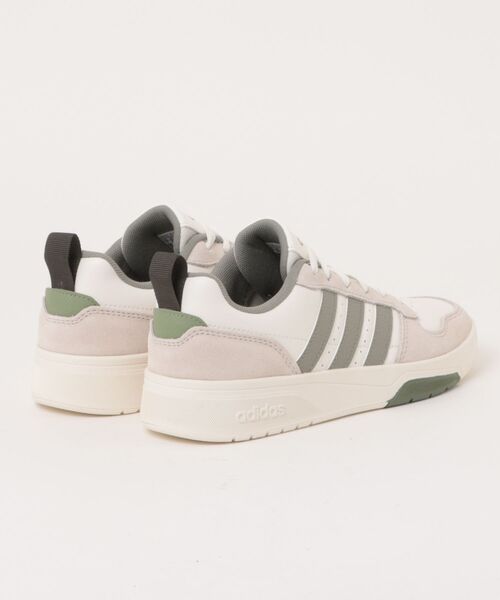 adidas（アディダス）の「COURTWAVE U（スニーカー・メンズ・オフホワイト・25.5cm/25.0cm/28.0cm/27.0cm/26.5cm/26.0cm）」の2枚目の写真