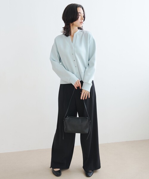 UNFILO(アンフィーロ)の「【WEB限定カラー】BEAUTY FORM JERSEY キーネックカーディガン(カーディガン/ボレロ・レディース・ネイビー系/レッド系/ベージュ系/ブラック系/カーキ系/ターコイズブルー系/グレー系・SMALL/MEDIUM)」の16枚目の写真