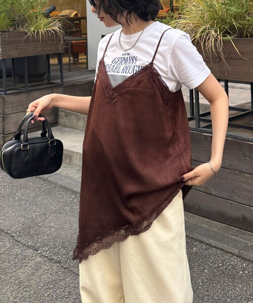 fredy emue(フレディエミュ)の「【@suda_mame3企画】サテンレースアシメカットキャミワンピース(ワンピース・レディース・オフホワイト/ダークブラウン・38)」の2枚目の写真