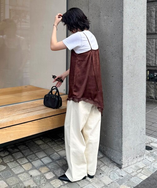 fredy emue(フレディエミュ)の「【@suda_mame3企画】サテンレースアシメカットキャミワンピース(ワンピース・レディース・オフホワイト/ダークブラウン・38)」の4枚目の写真
