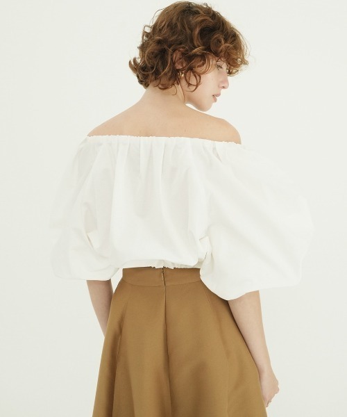 CLANE(クラネ)の「CLANE/クラネ/VOLUME SLEEVE CROPPED BLOUSE(Tシャツ/カットソー・レディース・ブラウン/その他18/ホワイト・1)」の9枚目の写真