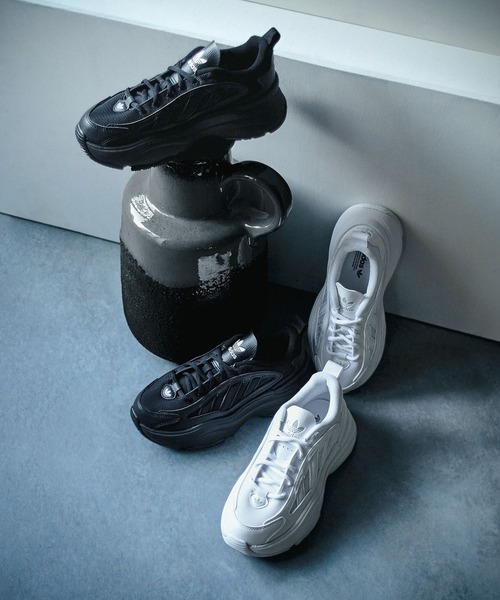 adidas(アディダス)の「ADIDAS OZGAIA W(スニーカー・レディース・ホワイト/ブラック・23cm/24cm/25cm)」の3枚目の写真