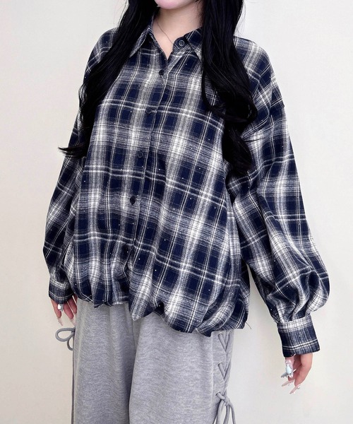INGNI（イング）の「ラインストーン付裾タックチェック柄シャツ（シャツ/ブラウス・レディース・ブラック系/ネイビー系2/ブラウン系その他2・M）」の3枚目の写真