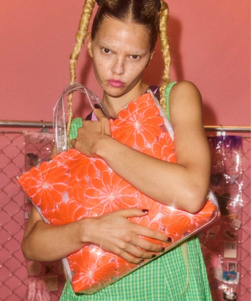 HEY!MrsROSE(ヘイミセスローズ)の「HEY! Mrs ROSE(ヘイ!ミセスローズ)Flower sandwich BAG(トートバッグ・レディース・ブラック/オレンジ/ベージュ・FREE)」の1枚目の写真