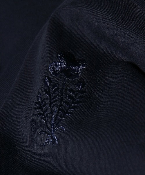 Paul Smith（ポールスミス）の「ウィメンズ フローラルエンブロイダリー 長袖Tシャツ / 265224 J301（Tシャツ/カットソー・レディース・アイボリー/ネイビー・MEDIUM）」の9枚目の写真