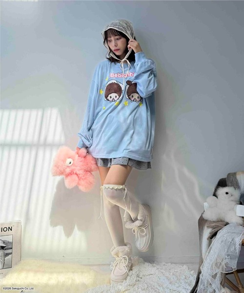 AS KNOW AS plus（アズノゥアズプラス）の「☆アクリルキーホルダー付き モンチッチロンT【 Monchhichi / モンチッチ 】（Tシャツ/カットソー・レディース・オフホワイト/オートミール/サックスブルー/チャコールグレー・FREE）」の16枚目の写真
