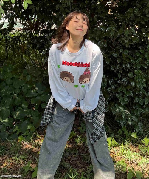 AS KNOW AS plus（アズノゥアズプラス）の「☆アクリルキーホルダー付き モンチッチロンT【 Monchhichi / モンチッチ 】（Tシャツ/カットソー・レディース・オフホワイト/オートミール/サックスブルー/チャコールグレー・FREE）」の21枚目の写真