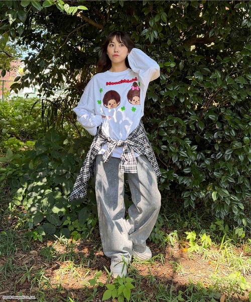 AS KNOW AS plus（アズノゥアズプラス）の「☆アクリルキーホルダー付き モンチッチロンT【 Monchhichi / モンチッチ 】（Tシャツ/カットソー・レディース・オフホワイト/オートミール/サックスブルー/チャコールグレー・FREE）」の22枚目の写真