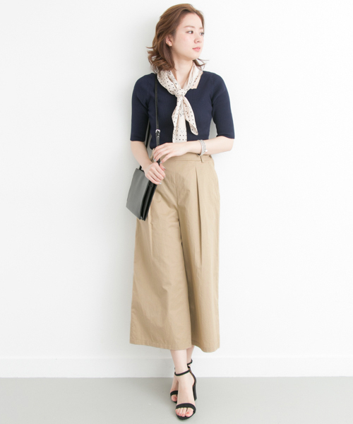 URBAN RESEARCH(アーバンリサーチ)の「UR 綿麻クロップドワイドパンツ(その他パンツ・レディース・ネイビー/ライトベージュ・38/36)」の3枚目の写真